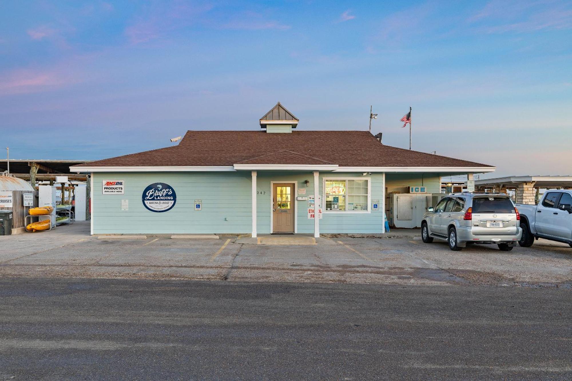 Bluff'S Landing Lodge