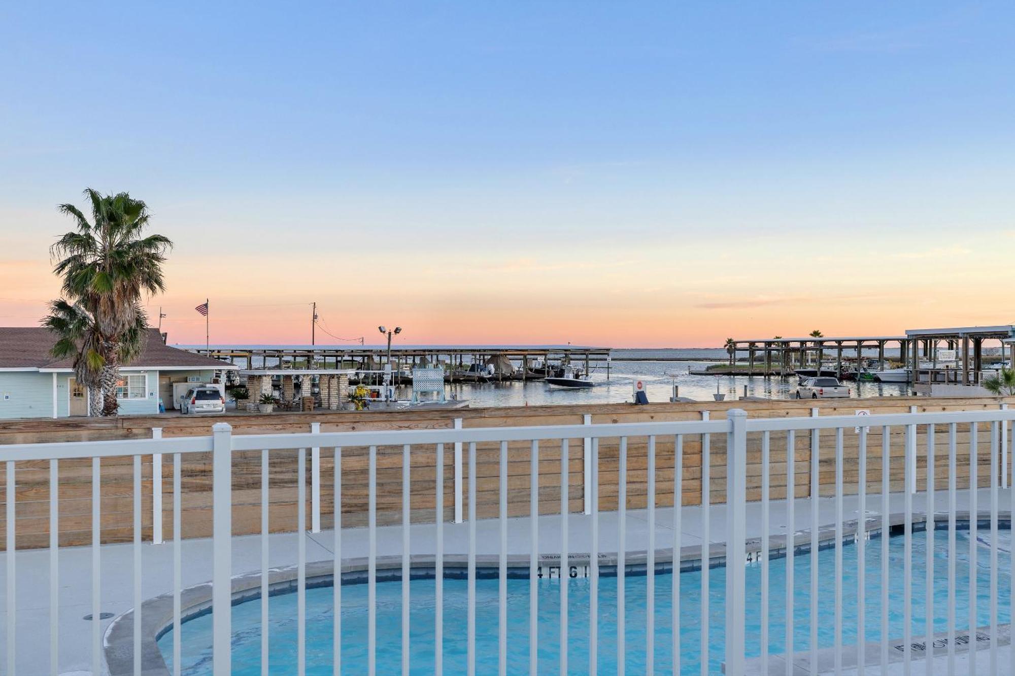 Hotel Bluff'S Landing Lodge