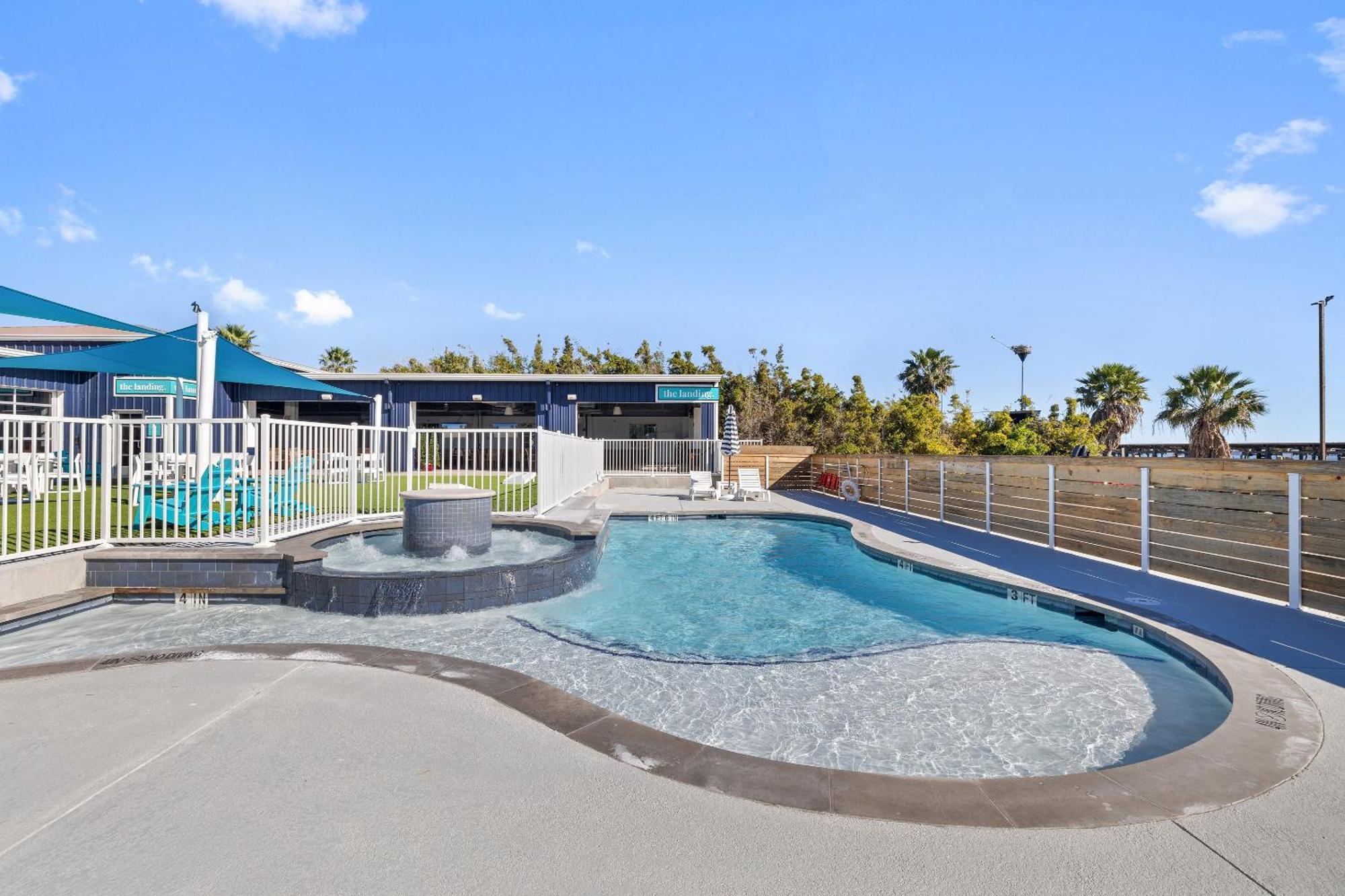 Bluff'S Landing Lodge Hotel